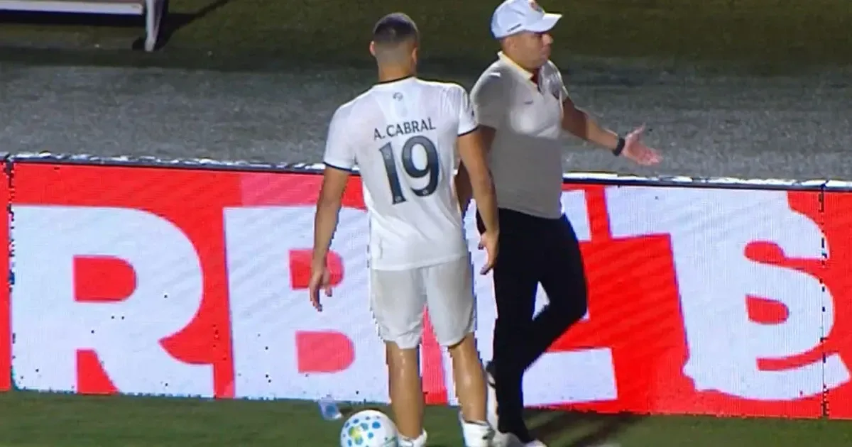 Jair Ventura revela cobrança de Marçal, pede desculpas e não vê falta de respeito em lance com Arthur Cabral: ‘Tudo o que sou devo ao Botafogo’