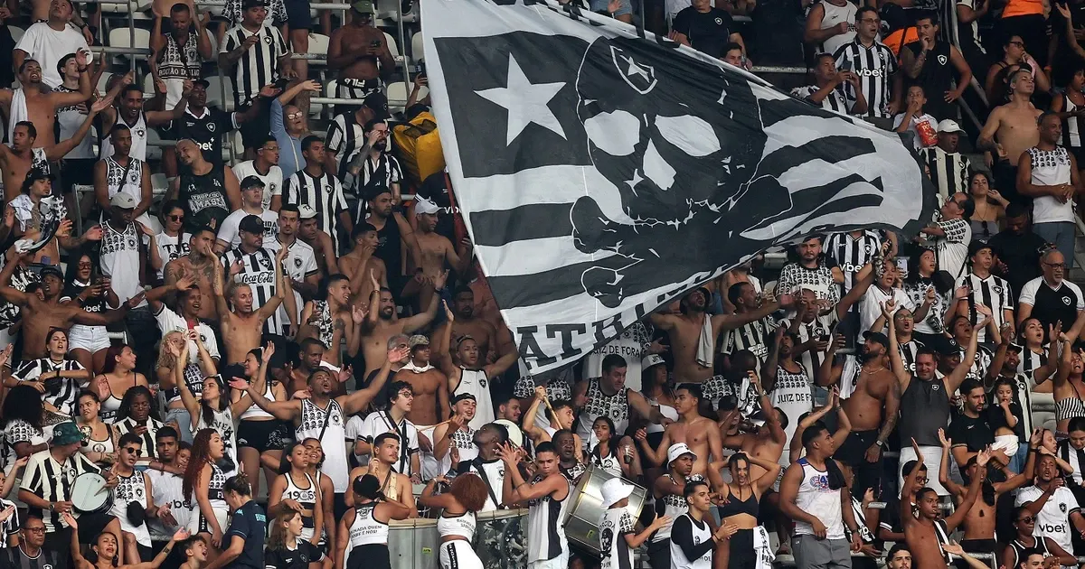 João Paulo pede apoio da torcida para Botafogo virar duelo com Cienciano: ‘Jogadores vão dar a vida, temos que dar a mão para os caras’