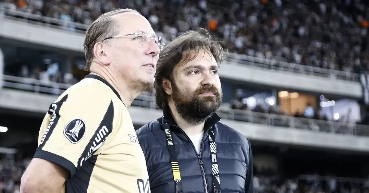 João Paulo cita ‘uma porrada de crime’ e confirma processos contra John Textor: ‘Nego não vai vir aqui e botar no c* do Botafogo, não!’