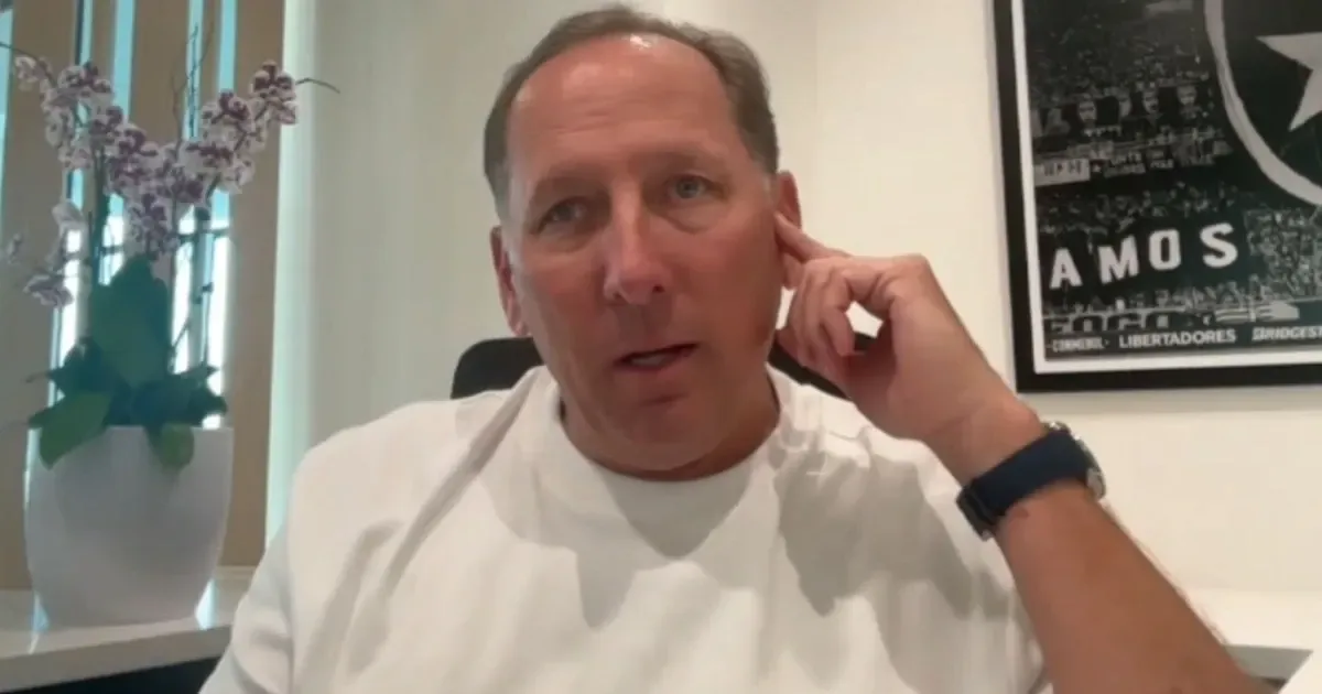 John Textor critica demissão de Franclim, planejamento para altitude e detona CEO: ‘Temos uma criança comandando o Botafogo’