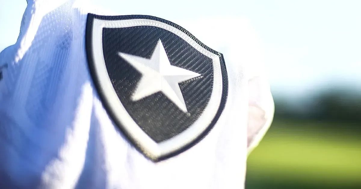 Júri de 66 designers elege escudo do Botafogo como o mais bonito do Brasil, com folga