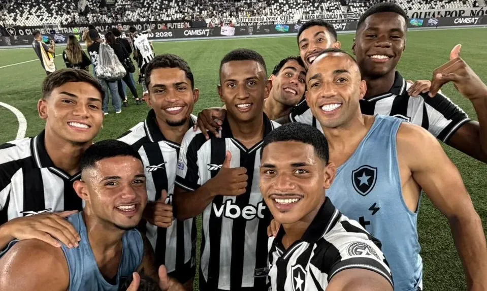 Marçal exalta garotada da base do Botafogo e se impressiona com jogadores do sub-17: ‘Muita qualidade e maturidade’