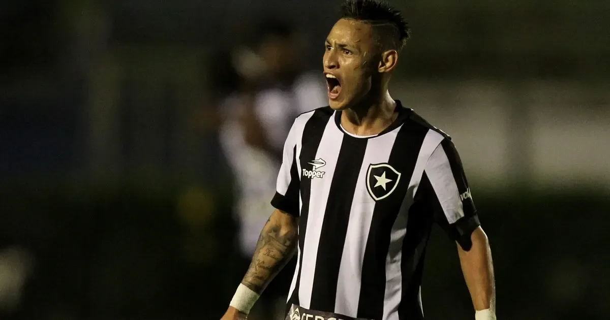 Neilton recorda passagem pelo Botafogo: ‘Cheguei no coxão duro, hoje a galera come picanha lá’