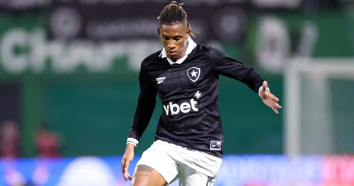Nicola fala em ‘balde de água fria’ em setoristas do Palmeiras e diz: ‘Botafogo não tem desespero para vender Danilo e pode esperar um mês e meio’