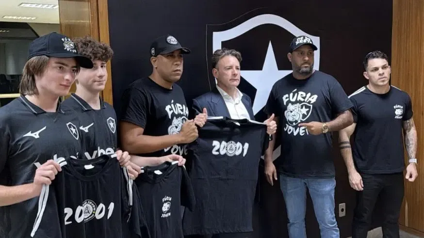 Novo investidor do Botafogo, Gabriel de Alba tem encontro com organizada