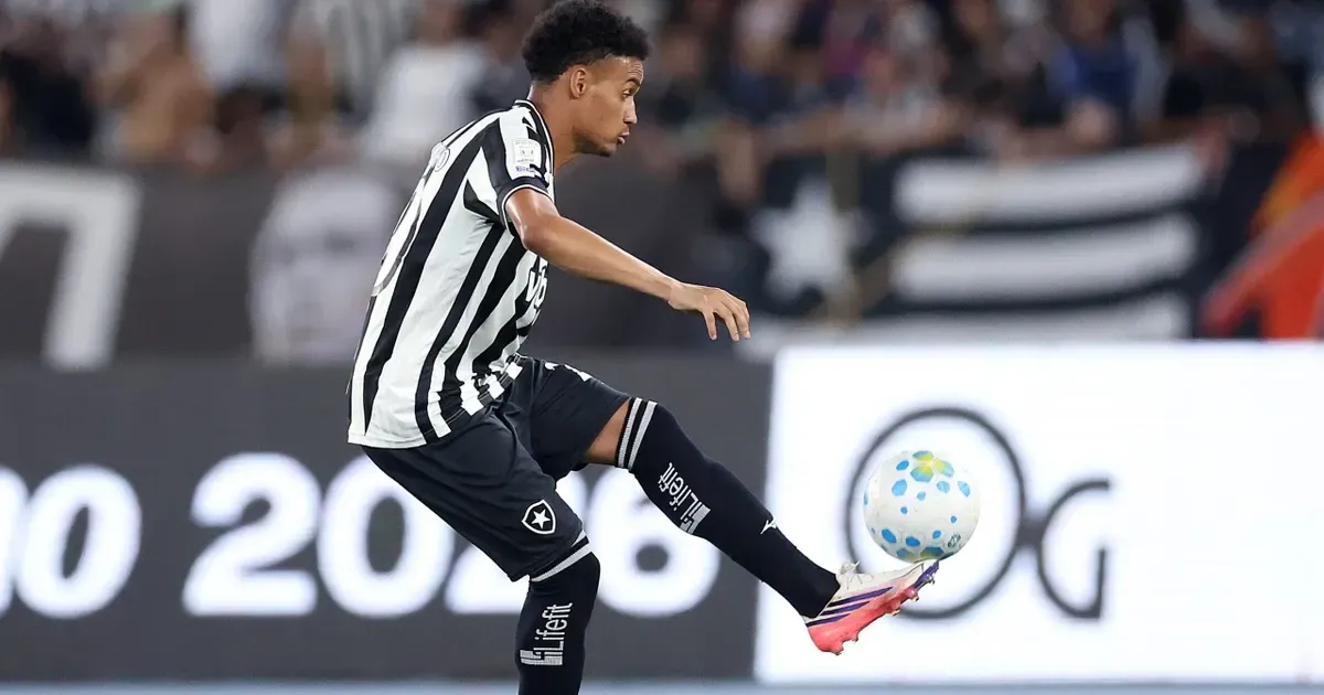 Paulinho estreia pelo Botafogo em empate com Fluminense