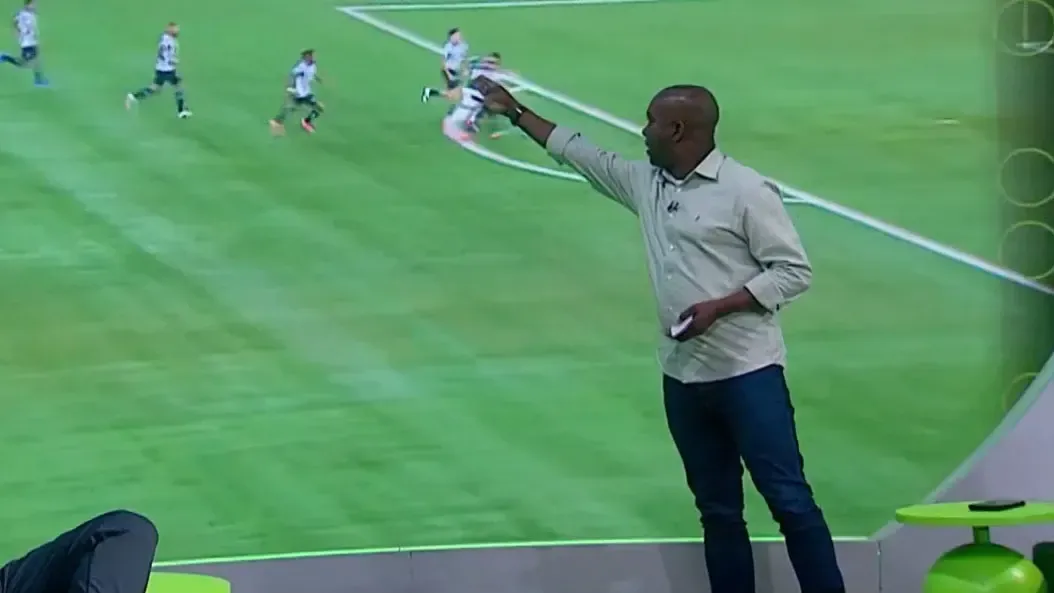 PC Oliveira vê ‘erro muito grave’ do VAR de não recomendar expulsão de Marçal em Botafogo x Palmeiras: ‘Situação claríssima’