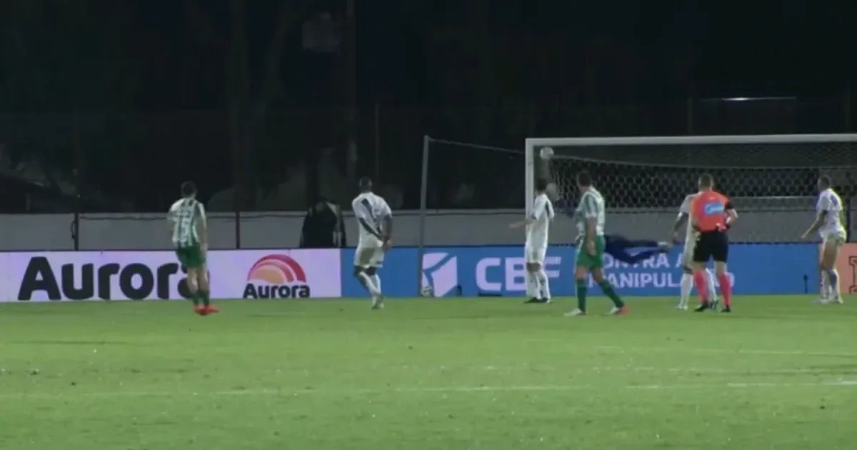 Puskás? Cria do Botafogo, Raí faz golaço em vitória do Juventude na Série B