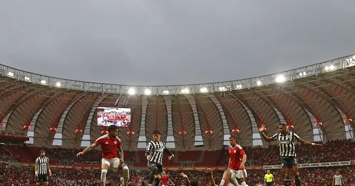 Rafael Sóbis se assusta com Botafogo: ‘Não tem nada. Se não tivesse ganho da Chape, estava brigando grande pelo rebaixamento’
