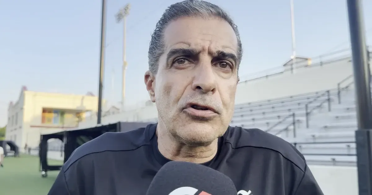 Renato Paiva declara amor à torcida do Botafogo e volta a criticar John Textor: ‘Estava na cara o que ia acontecer’