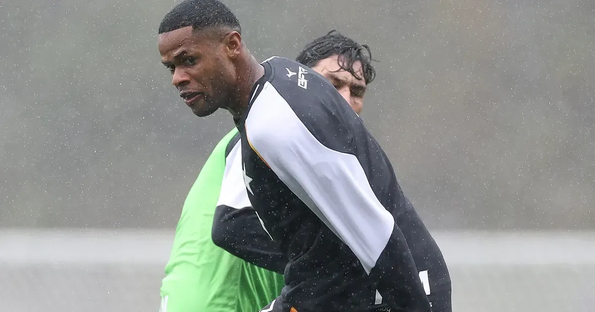 Com retornos de Santi e Júnior Santos, Botafogo divulga relacionados para jogos contra Cienciano e Vitória; Paulinho fica fora da viagem
