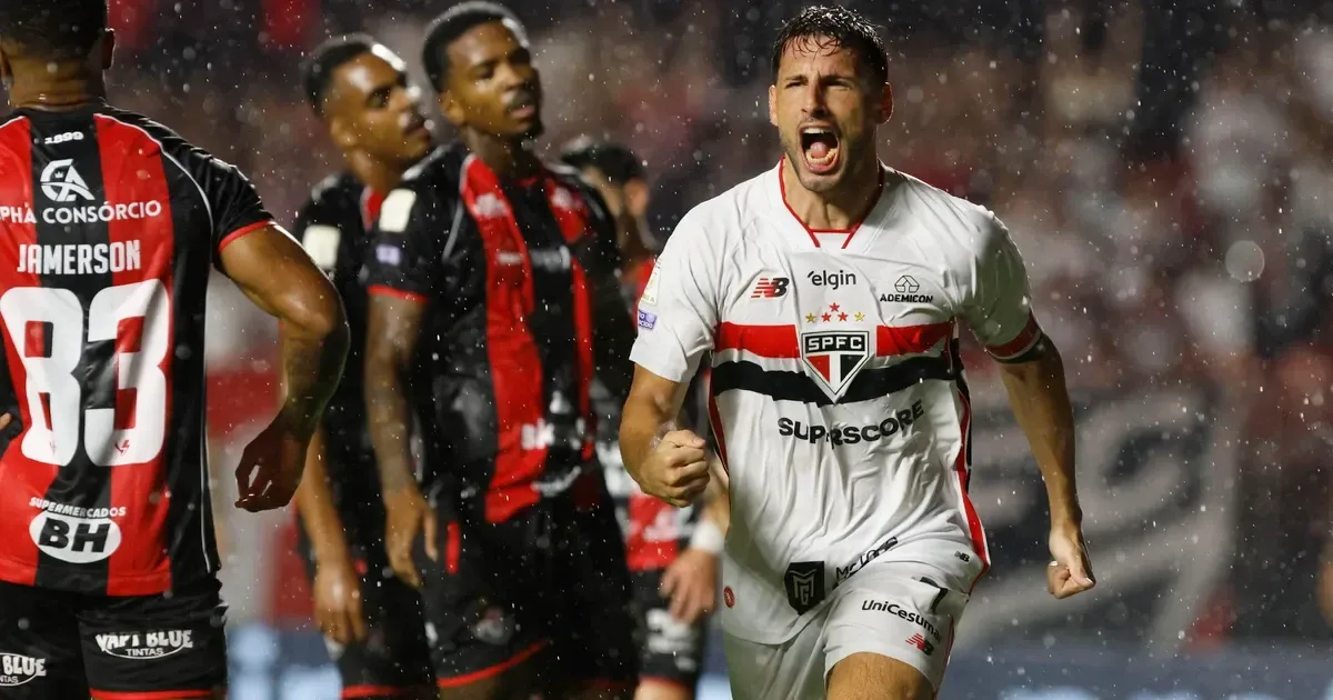 São Paulo vence Vitória e se afasta do Botafogo e da zona da confusão do Brasileirão