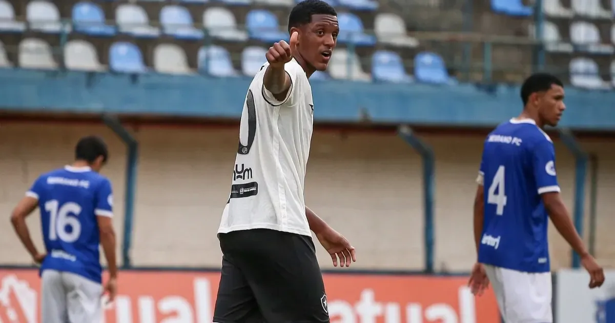 Com reservas e um a menos desde o primeiro tempo, Botafogo busca empate com Serrano no jogo de ida das oitavas do OPG Sub-20