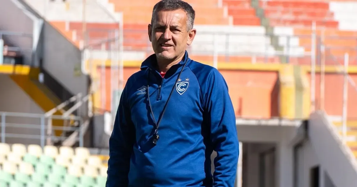 Técnico do Cienciano minimiza diferença de orçamento com Botafogo: “Por mais dinheiro que se tenha, ninguém entra no jogo pensando na carteira”