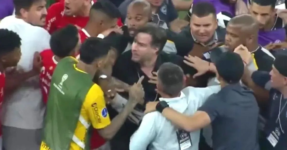 Técnico do Cienciano nega que tenha provocado Botafogo: ‘Nos comportamos de maneira impecável, eles que começaram a confusão’