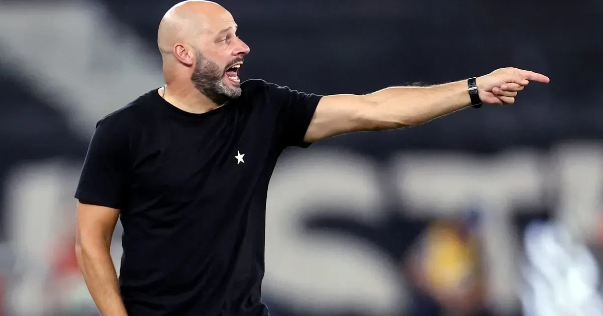 Técnico não vê cruzamentos como problema ofensivo do Botafogo e evita falar de reforços: ‘Se não conseguirmos, está tudo bem’