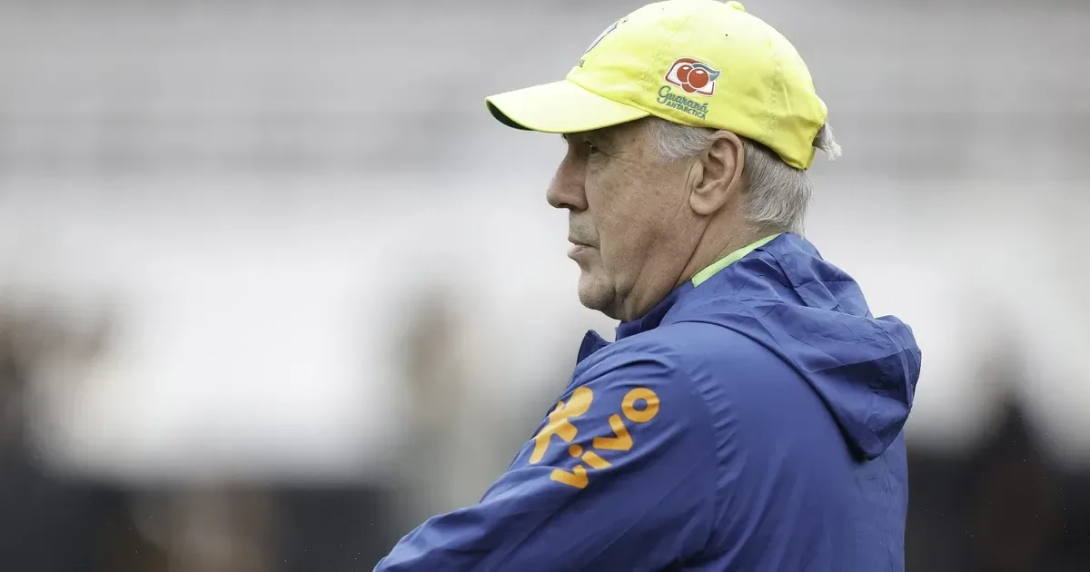 Carlo Ancelotti, técnico da Seleção Brasileira, estará no Nilton Santos para assistir a Botafogo x Palmeiras