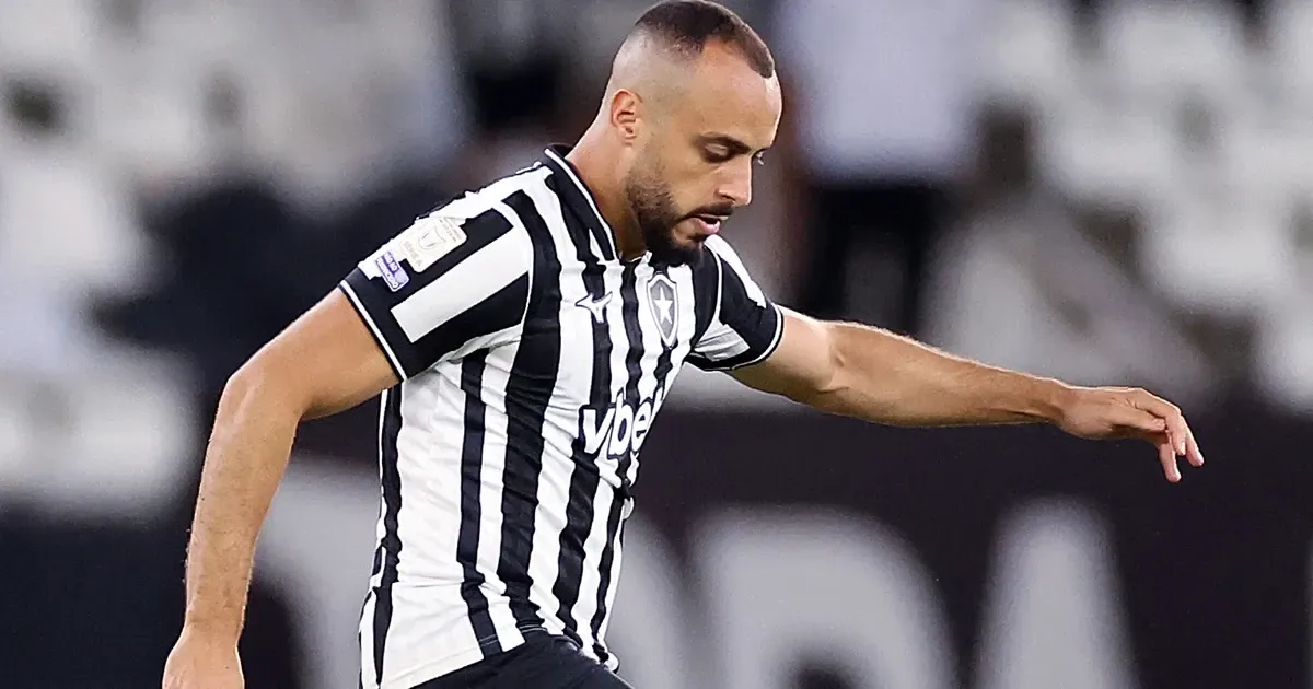Tigres faz proposta por Arthur Cabral, que pode sair do Botafogo esta semana