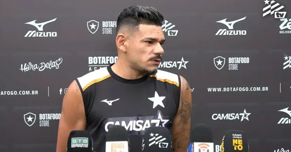 Tiquinho diz que clima interno no Botafogo é de cobrança e desabafa sobre suposto ‘bicho recorde’: ‘Asneira de quem vazou isso’