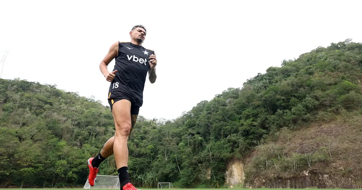 Tiquinho Soares deve ficar à disposição do Botafogo para estrear contra o Palmeiras