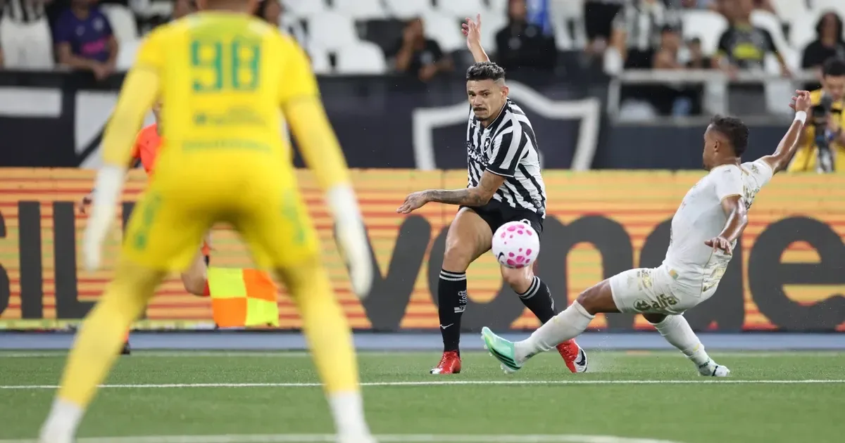Tite destaca ‘carisma, empatia e presença de área’ de Tiquinho: ‘Tem história no Botafogo, fiquei feliz’