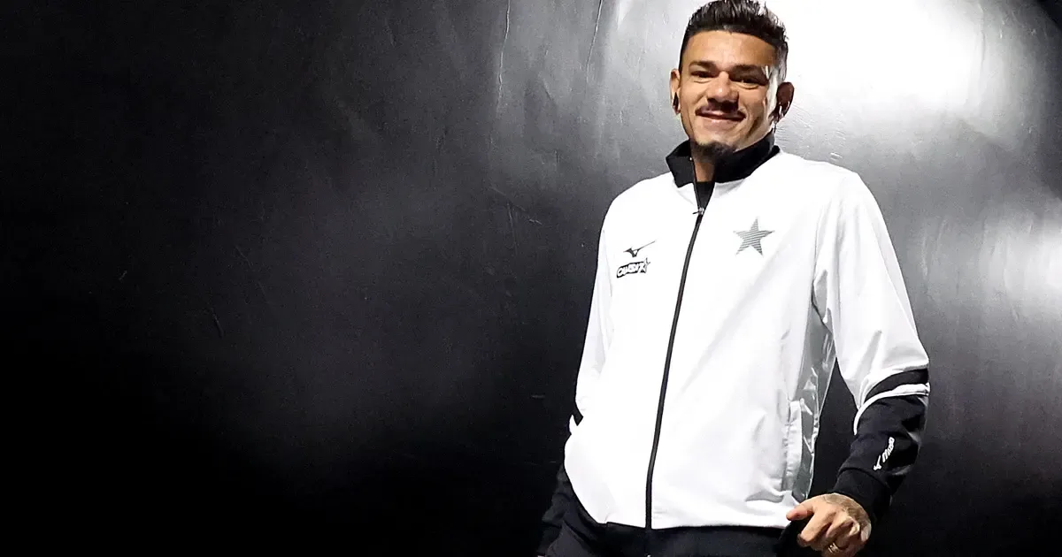 Botafogo: Tiquinho Soares no lugar de Arthur Cabral