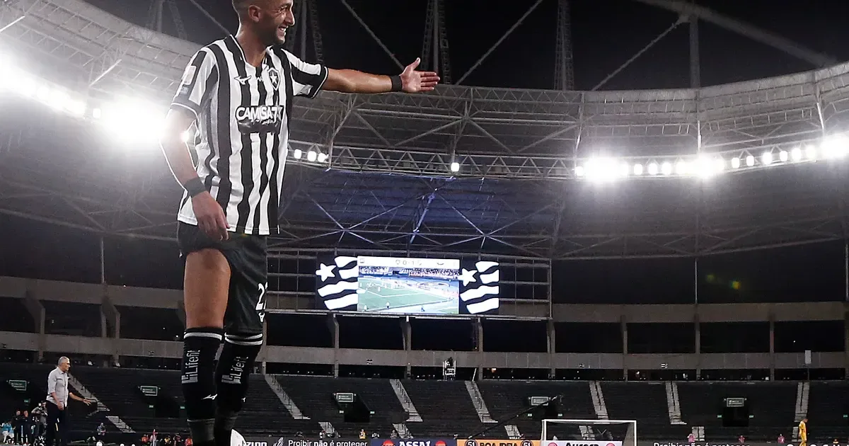 Tite explica ausência de Montoro e utilização de Ziyech em clássico Botafogo x Vasco: ‘Até jogou mais tempo do que se previa’