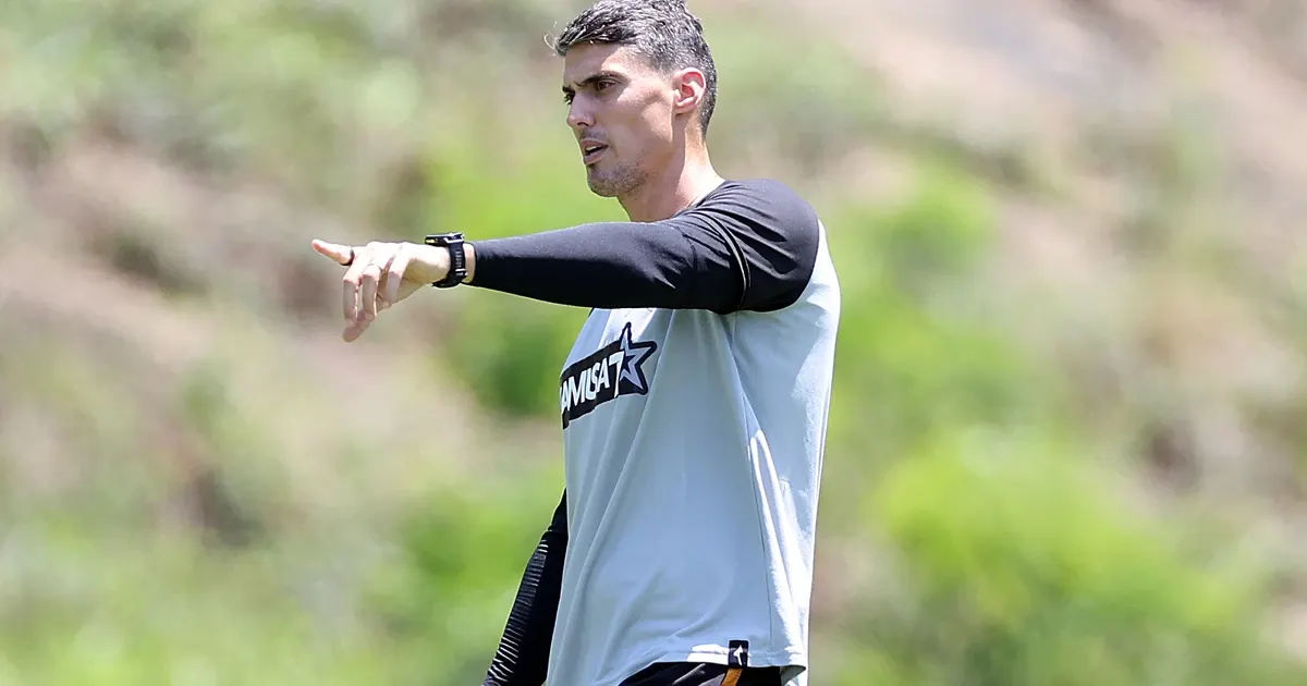 Botafogo tem Matheus Bachi como treinador contra Coritiba