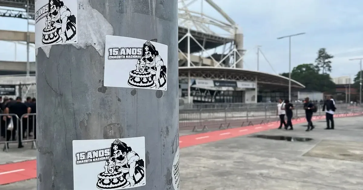 Torcida do Botafogo provoca Vasco antes do clássico: ‘15 anos. Chacota nacional’