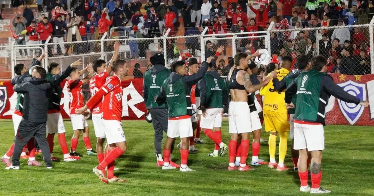 Torcida do Cienciano já compra 60% da carga de ingressos para jogo contra Botafogo