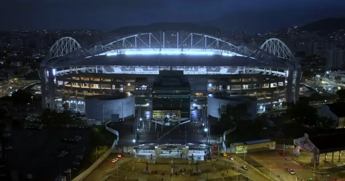 Torcida do Vasco esgota carga de ingressos do setor visitante para clássico com Botafogo