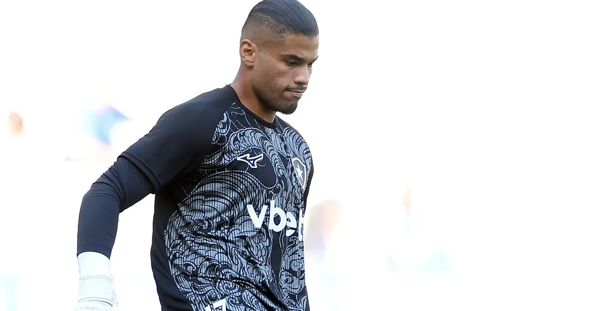 Warleson destaca comunicação para agilizar entrosamento com defesa do Botafogo: ‘Conexão foi fácil e rápida’