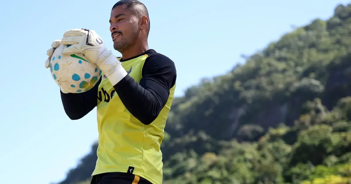 Warleson treina no Botafogo já sem curativo após corte profundo no queixo e 15 pontos