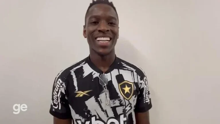 Luiz Henrique Emociona Ao Se Declarar Ao Botafogo: &Quot;Parece Que Saí Da Base Do Clube&Quot;