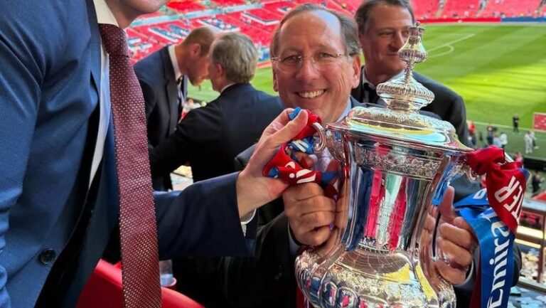 John Textor Abandona Planos De Controle Majoritário Do Crystal Palace E Busca Vender Participação Após Reunião Com A Uefa