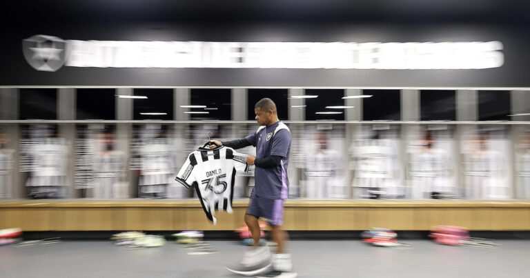 Botafogo Surge Com Sete Mudanças Na Escalação: Ancelotti Reinventa Time Para Duelo Contra O Bragantino No Brasileirão 2025