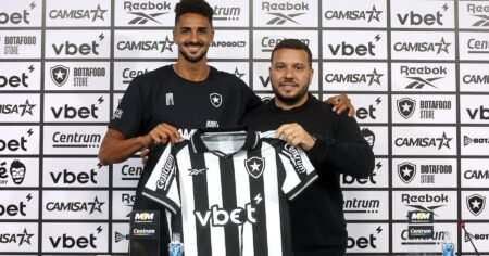 Chris Ramos É O Novo Camisa 9 Do Botafogo: Contratação Do Artilheiro Teve Influência Direta De Empresário No Mercado Da Bola Chris Ramos É O Novo Camisa 9 Do Botafogo: Contratação Do Artilheiro Teve Influência Direta De Empresário No Mercado Da Bola