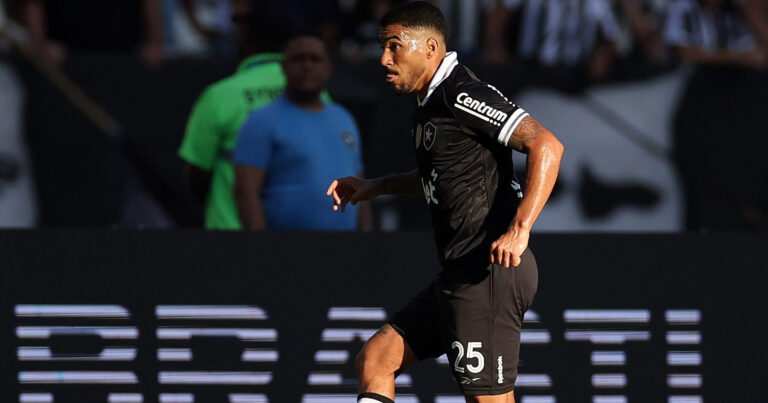 Lesão De Allan Deixa Botafogo Em Desvantagem Contra Bragantino No Brasileirão 2025