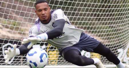 Nottingham Forest Avança Por Goleiro John Do Botafogo E Disputa Acirrada Com West Ham Em Mercado Milionário