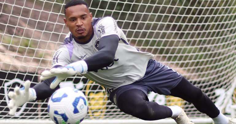 Nottingham Forest Avança Por Goleiro John Do Botafogo E Disputa Acirrada Com West Ham Em Mercado Milionário