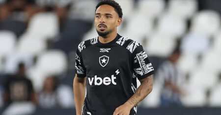 Vitinho Pressiona Por Definição Rápida No Mercado Do Botafogo: &Quot;Elenco Fechado É Crucial&Quot;