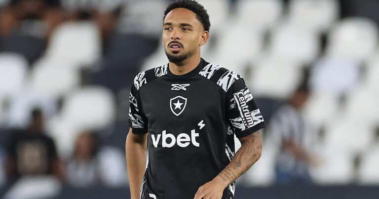 Vitinho Pressiona Por Definição Rápida No Mercado Do Botafogo: &Quot;Elenco Fechado É Crucial&Quot;