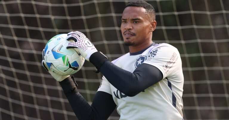 West Ham Intensifica Negociação Por John Do Botafogo E Propõe Empréstimo Com Opção De Compra