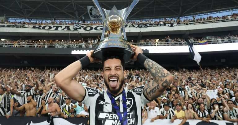 Alex Telles Celebra Um Ano De Trajetória Vitoriosa No Botafogo: &Quot;Privilégio Eterno&Quot; Em Clube Do Coração