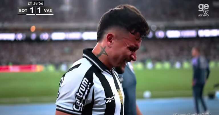 Artur Deixa Clássico Botafogo X Vasco Com Lesão Muscular Após 16 Minutos Em Campo