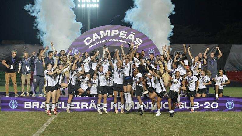 Jogadoras Do Botafogo Celebram Título Histórico