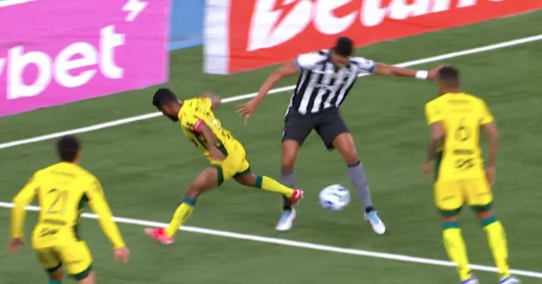 Polêmica No Brasileirão: Comissão Da Cbf Nega Pênalti De Chris Ramos Do Botafogo E Gera Revolta