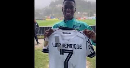 Luiz Henrique, Pantera Do Botafogo, Emociona Ao Receber Camisa Aura90: &Quot;Meu Coração É Alvinegro!&Quot;